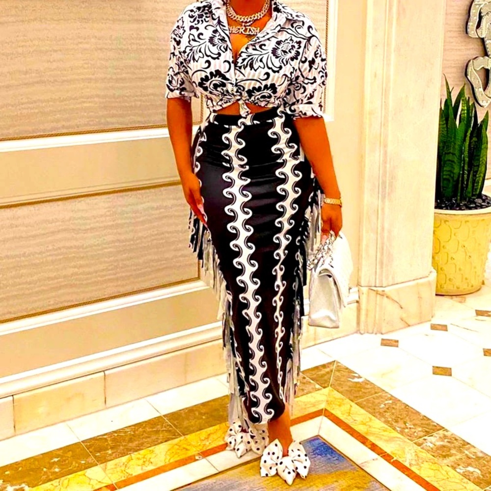 HAVE YOUR ATTENTION SKIRT